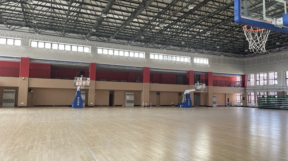 青岛初级中学室内篮球馆装修